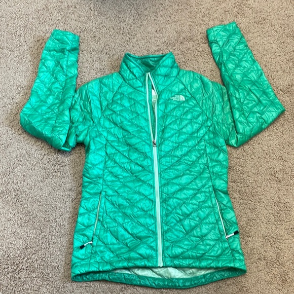 The North Face Jackets & Blazers - The North Face green thermoball jacket